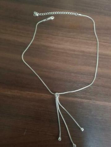 mooie sierlijke ketting beschikbaar voor biedingen