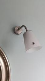 1x IKEA Wandlampen wit glas/metaal met 2 Lichtbronnen, Huis en Inrichting, Lampen | Wandlampen, Ophalen of Verzenden, Zo goed als nieuw