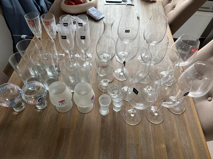 Complete set met verschillende glazen, Huis en Inrichting, Keuken | Servies, Nieuw, Glas of Glazen, Overige stijlen, Glas, Ophalen