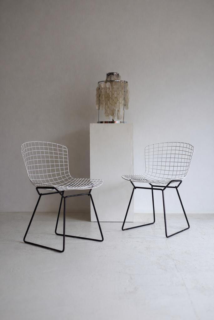 Set van 2 Wire chairs 420 van Harry Bertoia, Huis en Inrichting, Stoelen, Zo goed als nieuw, Twee, Metaal, Stof, Wit, Ophalen