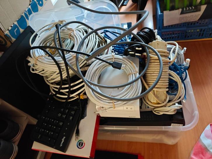 Partij IT Spullen - Kabels, Routers, etc., Computers en Software, Pc- en Netwerkkabels, Gebruikt, Ophalen of Verzenden