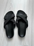 INUOVO Zwarte Sandalen Maat 38, Kleding | Dames, Schoenen, Ophalen of Verzenden, Zo goed als nieuw, Zwart, Slippers