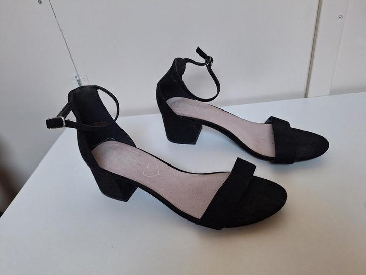 Zwarte sandaaltjes Primark maat 40 hak 4 cm, Kleding | Dames, Schoenen, Zo goed als nieuw, Sandalen of Muiltjes, Zwart, Ophalen of Verzenden