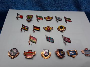 19 stuks  in nette staat OUDE speldjes   beschikbaar voor biedingen