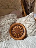 Houtsnijwerk: handgemaakte houten bord uit Albanië, Ophalen of Verzenden