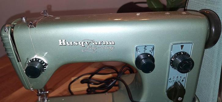 Vintage Husqvarna Naaimachine. Werkt nog prima of Decoratie, Hobby en Vrije tijd, Naaimachines en Toebehoren, Ophalen of Verzenden