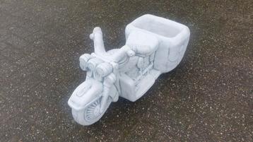 Tuinbeeld bloembak in motor uitvoering oldtimer motor beschikbaar voor biedingen