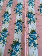 Prachtige Katoenen Stof met Bloemenmotief, Hobby en Vrije tijd, Stoffen en Lappen, Blauw, 120 cm of meer, Nieuw, Ophalen of Verzenden