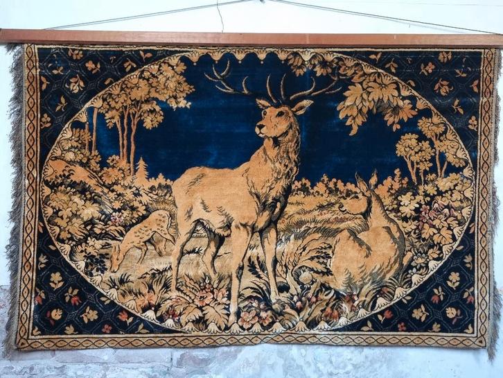 Vintage velours wandkleed “Edelhert & hinden” – 185  123 cm, Antiek en Kunst, Antiek | Kleden en Textiel, Ophalen of Verzenden