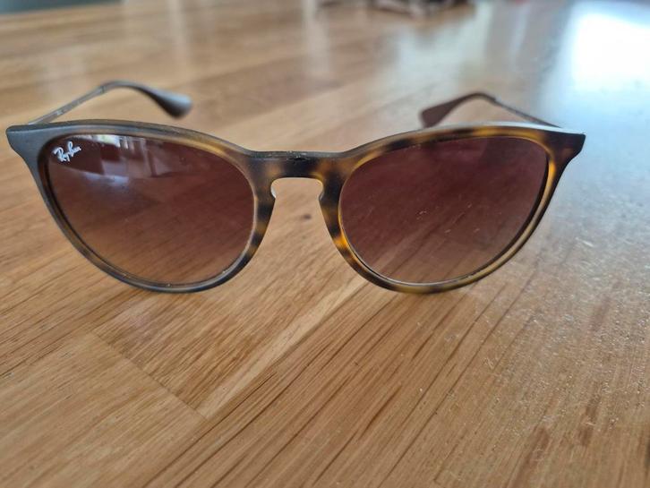 Ray-Ban Erika 865/13, Sieraden, Tassen en Uiterlijk, Zonnebrillen en Brillen | Dames, Gebruikt, Zonnebril, Ray-Ban, Bruin, Ophalen of Verzenden