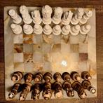 Marmer of stenen schaakbord met kunstof schaakstukken, Hobby en Vrije tijd, Gezelschapsspellen | Bordspellen, Ophalen of Verzenden