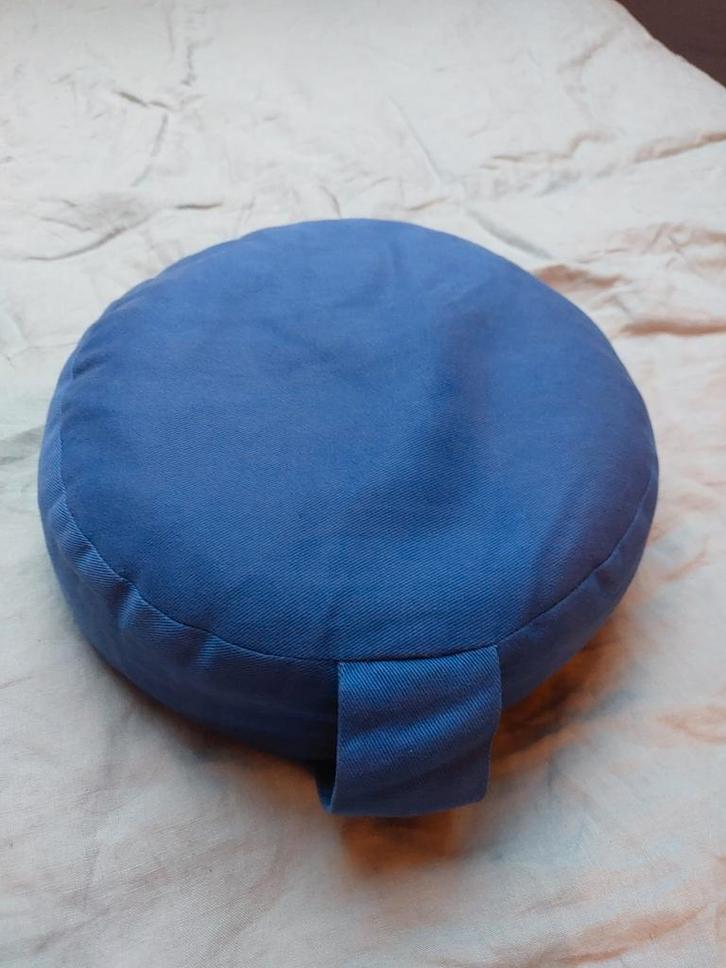 Blauw Meditatiekussen - Comfortabel en Ondersteunend, Huis en Inrichting, Woonaccessoires | Kussens, Zo goed als nieuw, Blauw