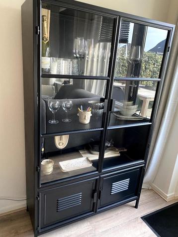 Woood metalen vitrinekast Ronja zwart beschikbaar voor biedingen
