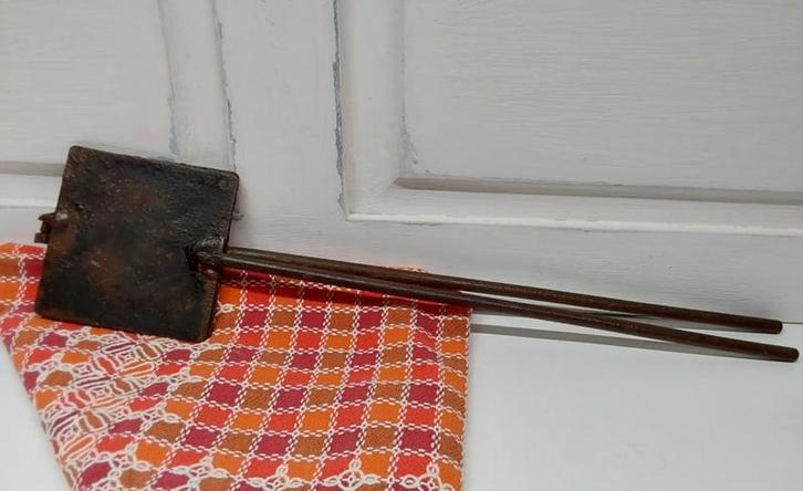 Antiek gietijzeren knijpijzer, wafelijzer, Antiek en Kunst, Antiek | Keukenbenodigdheden, Ophalen of Verzenden