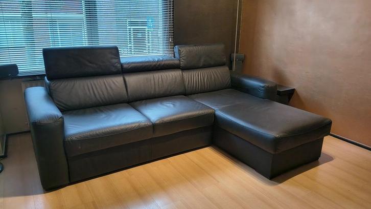 Zwarte leren 3-zits slaapbank met chaise longue, 2 jaar oud, Huis en Inrichting, Banken | Sofa's en Chaises Longues, Zo goed als nieuw