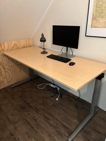 Verstelbaar Bureau 180x80 - Zo Goed Als Nieuw beschikbaar voor biedingen
