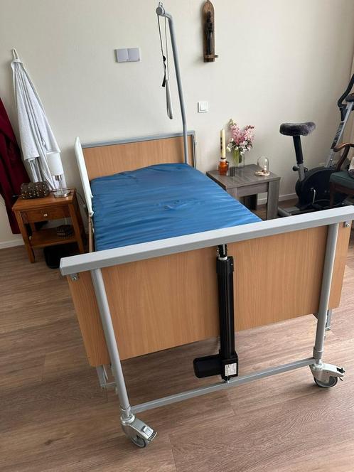 Seniorenzorgbed, Huis en Inrichting, Slaapkamer | Bedden, Gebruikt, Eenpersoons, 90 cm, 200 cm, Hout, Bruin, Verstelbaar, Ophalen