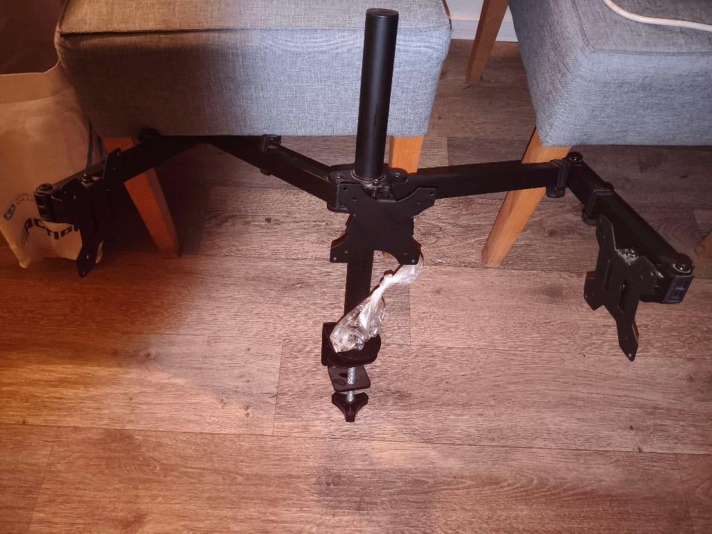 Triple Monitor Arm – Compleet, Computers en Software, Monitoren, Zo goed als nieuw, Overige typen, Onbekend, Overige resoluties