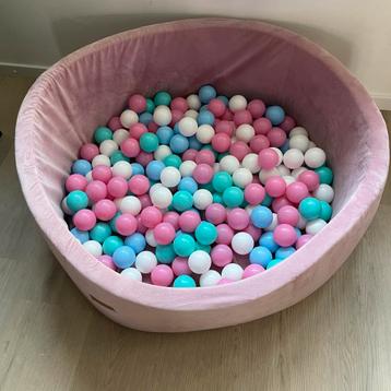 Ballenbak Kidsdouche met 200 ballen roze wit groen blauw beschikbaar voor biedingen