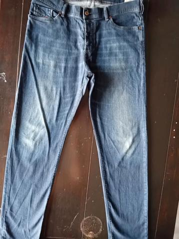 ZGAN DIESEL THYTAN COMFORT STRAIGHT STRETCH JEANS SIZE 34/34 beschikbaar voor biedingen
