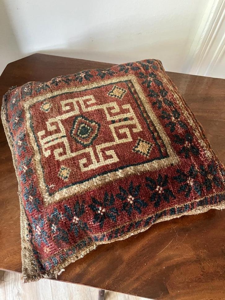 Decoratief antiek Perzisch kussen, Antiek en Kunst, Antiek | Kleden en Textiel, Verzenden