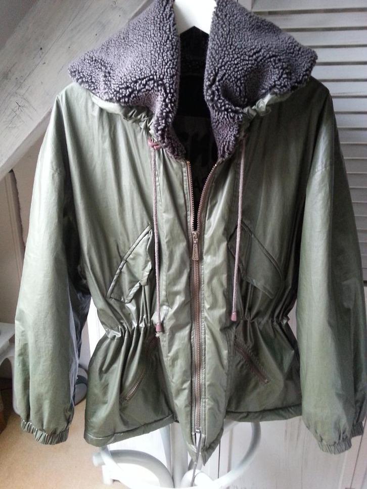 Sportief olijfgroene jas van ROSNER       maat 38, Kleding | Dames, Jassen | Winter, Zo goed als nieuw, Maat 38/40 (M), Groen