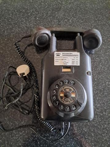Vintage zwarte telefoon muurhanger beschikbaar voor biedingen