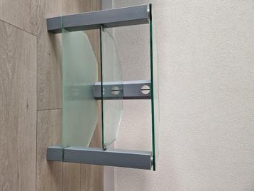 Tv tafel beschikbaar voor biedingen