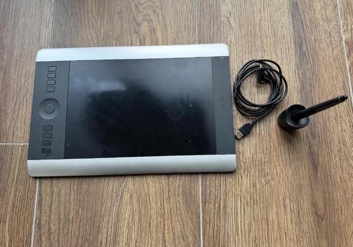 Wacom Intuos Pro tekentablet (PTH-651) met pen en kabel, Computers en Software, Tekentablets, Gebruikt, Bedraad, Ophalen of Verzenden