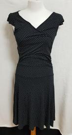 Prachtige zwart-witte polkadot stretch jurk draagmaat M., Knielengte, Maat 38/40 (M), Zo goed als nieuw, Zwart