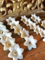 Witte opaline bloemen / Franse kandelaar, Antiek en Kunst, Ophalen of Verzenden