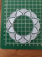 Snij- en embossingmal van Marianne Design, "Flower Doily", Ophalen of Verzenden, Gebruikt, Natuur, Pons of Mal