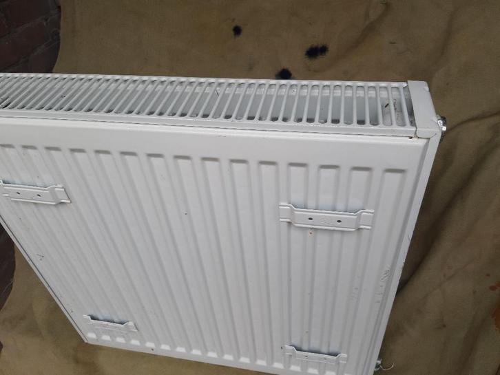 Plieger Radiator incl. kraan, 62 x 62 x 10 cm, Doe-het-zelf en Verbouw, Verwarming en Radiatoren, Gebruikt, Radiator, 30 tot 80 cm