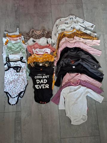 28 rompers in maat 62/68 van o.a. Hema en Prenatal beschikbaar voor biedingen