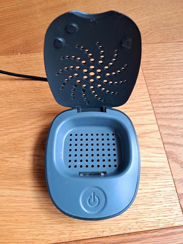 B-Dry droogbox met UV-C voor hoortoestellen., Diversen, Verpleegmiddelen, Zo goed als nieuw, Ophalen of Verzenden