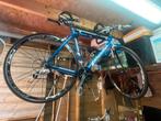 Blauwe wielrenfiets met (CARBON FIBER)onderdelen, Fietsen en Brommers, Ophalen, Zo goed als nieuw