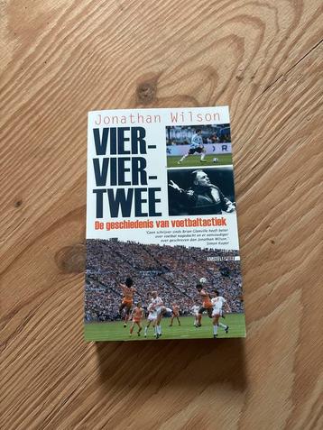Boek Vier-vier-twee Voetbaltactiek - Jonathan Wilson beschikbaar voor biedingen