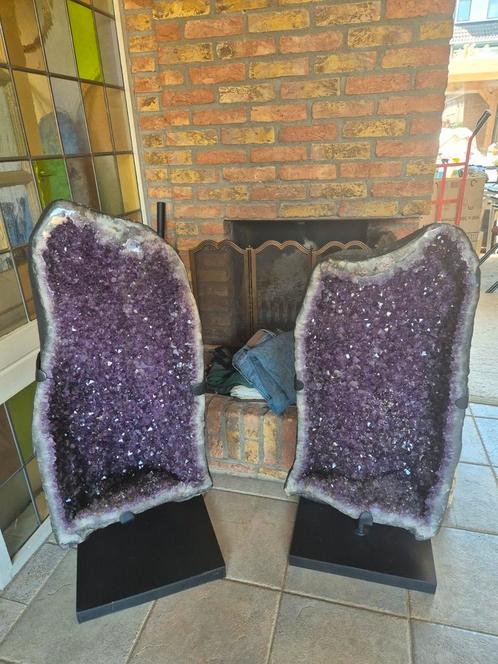 Amethist Geode met Kwarts op Standaard Diep Paars, Verzamelen, Mineralen en Fossielen, Mineraal, Ophalen