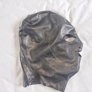 Latex masker nieuw maat L beschikbaar voor biedingen