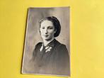 Antieke portret foto uit 1940. Zwart/wit., Ophalen of Verzenden, 1940 tot 1960, Zo goed als nieuw