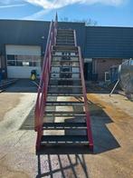 Stalen trap met bordes rood. Hoog 3,7 mtr. Nob032, Ophalen, Zo goed als nieuw, 2 tot 4 meter