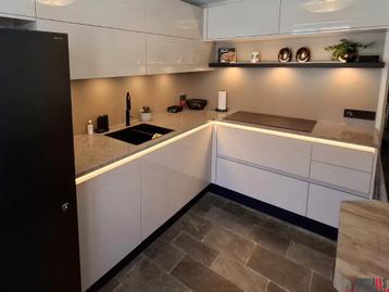 Aluminium spatwanden in kleur. Collorz keukenachterwanden beschikbaar voor biedingen
