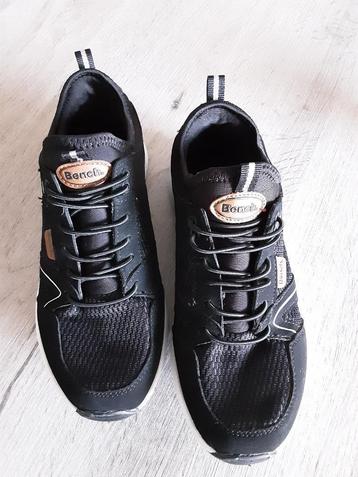Bench Dames Zwarte lightweight sneaker in maat 37 beschikbaar voor biedingen