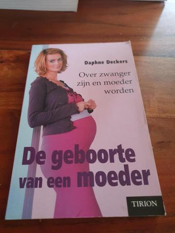 Daphne Deckers - De geboorte van een moeder beschikbaar voor biedingen