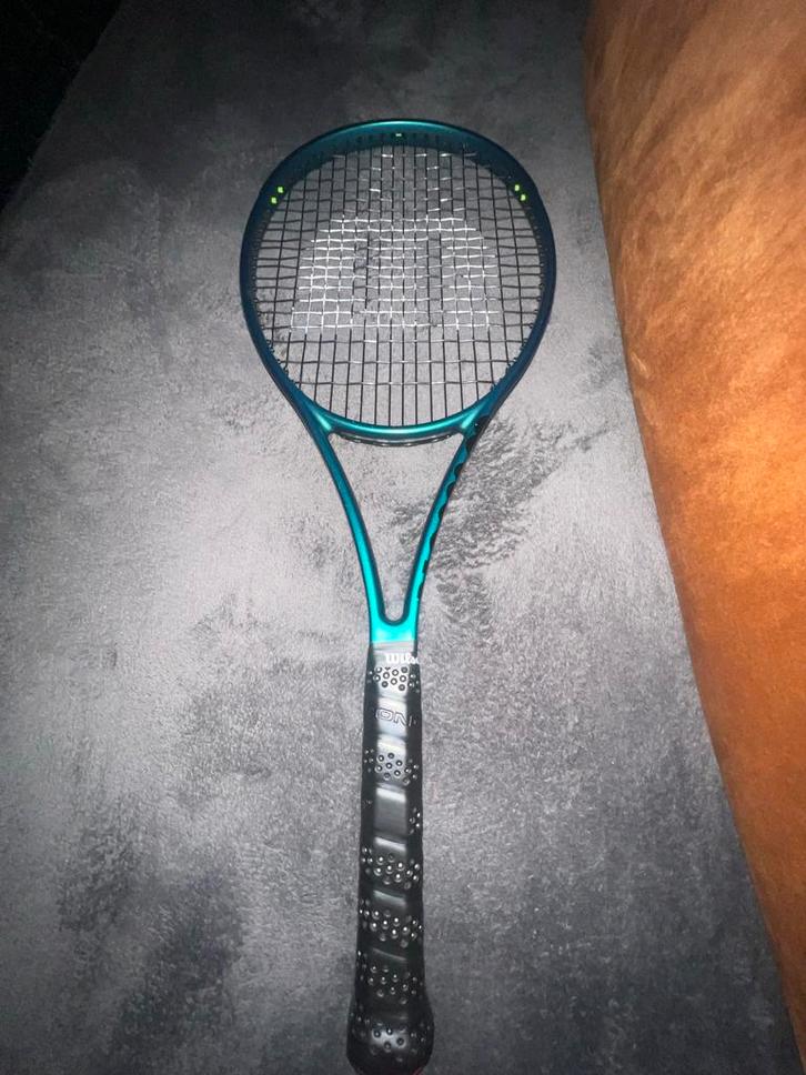 2x Wilson Blade 98 18x20 Tennisracket (per stuk mogelijk), Sport en Fitness, Tennis, Zo goed als nieuw, Racket, Wilson, L2, Ophalen
