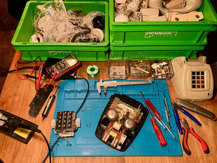 Gezocht: Gratis Oude PTT-telefoons (reparatie/onderdelen), Telecommunicatie, Vaste telefoons | Niet Draadloos, Gebruikt, Bakeliet