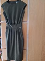 Elegante Jurk - Perfect voor elke gelegenheid!, Kleding | Dames, Jurken, Zo goed als nieuw, Knielengte, Maat 36 (S), Groen