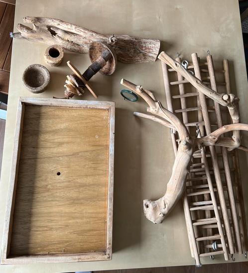 Speels vogelverblijf van hout voor aan de muur (vogelkooi), Dieren en Toebehoren, Vogels | Toebehoren, Zo goed als nieuw, Kooi-accessoires
