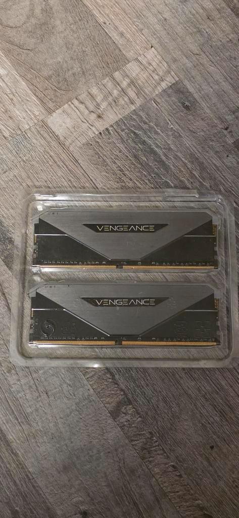 Corsair Vengeance RGB RT 32GB DDR4 3600MHz, Computers en Software, RAM geheugen, Ophalen of Verzenden