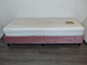 Mooie 1 persoons Boxspring Roze Fluweel + Matras  beschikbaar voor biedingen